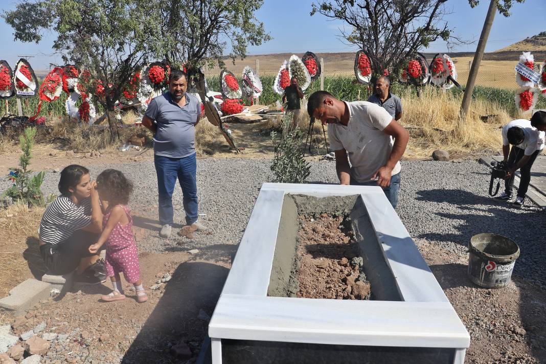 Narin'in mezarı yaptırıldı. Başucuna Türk bayrağı da dikilecek 7